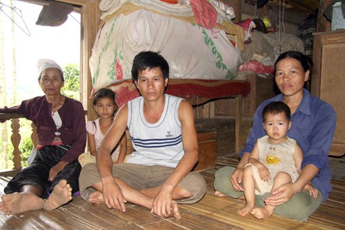 These first patients of the strange disease in BInh Chan Commune, the northern province of Hoa Binh These first patients of the strange disease in BInh Chan Commune, the northern province of Hoa Binh
